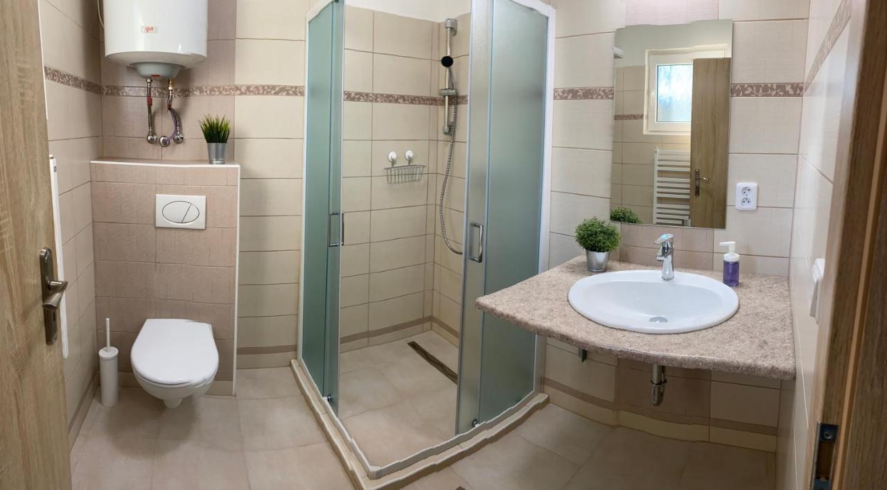 Apartmany Nad Parkem 브로우모프 외부 사진